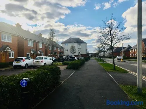 Deluxe Double Bedroom in Wokingham - Image 1