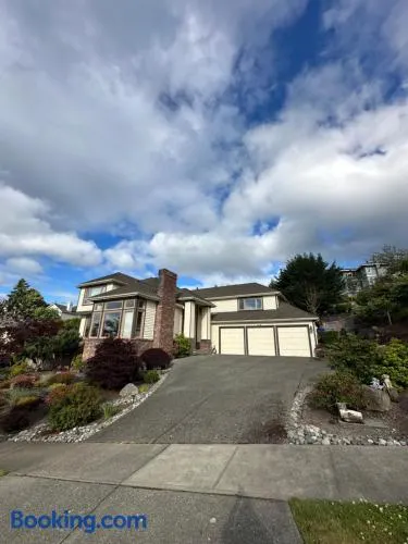 Charming 2 beds 1 bath room good for business and vocation - Image 1