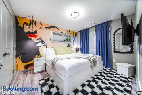 Bright 2BDRM - King Bed - Patio - Netflix - WiFi - Image 1