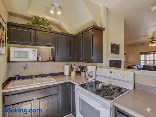 Union Street Townhouse 2BD15BA Near Whiskey Row - Image 1