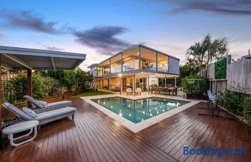 Luxury 5-Bedroom Canal-Front Retreat in Mooloolaba - Image 1