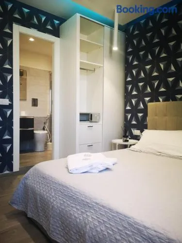 2B Fifteen Floor Suite Napoli - Image 1
