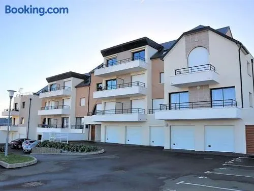 Appartement 3* avec ascenseur, balcon et parking privé à Trégastel - FR-1-368-11 - Image 1