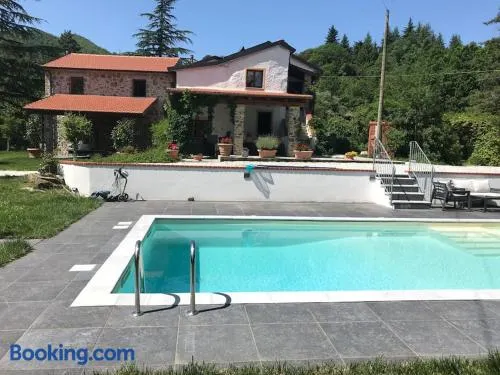 Familienorientierte Villa mit Grill, Terrasse und privatem Pool | Haustiere sind willkommen - Image 1
