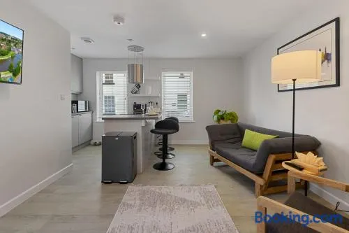 Exeter Escape Apartment- Short Stays UK Ltd - Image 1