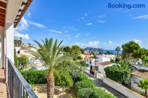 AT078 Villa Serena - Image 1