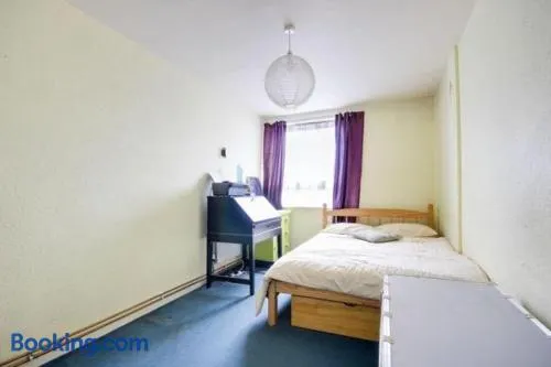 6 Greville Court - Image 1