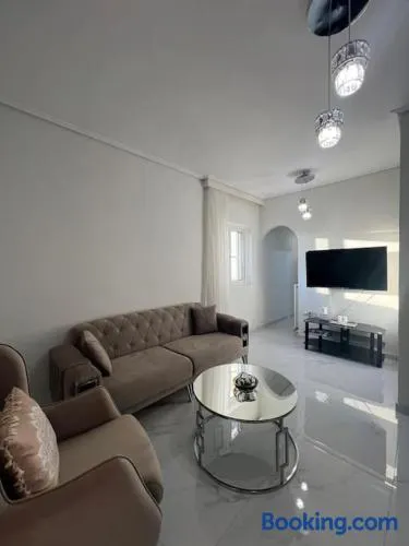 Modern and comfortable apartment 5km from center - Image 1