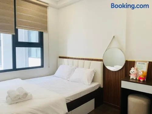 Cozy 1 BR with Pool, Gym, Near Aeon Mall, VSIP - The Emerald Golf view - Thuận An - Image 1
