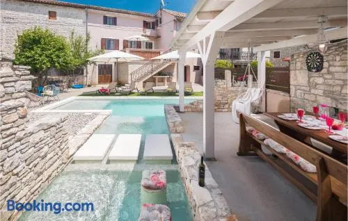 Cozy Home In Peresiji - Image 1
