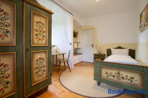 Burgzimmer 1 historisches Herrenhaus im Grünen - Image 1