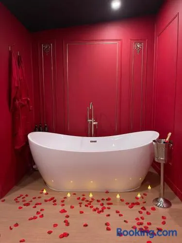Le boudoir rouge Loveroom luxueuse pour couples - Image 1