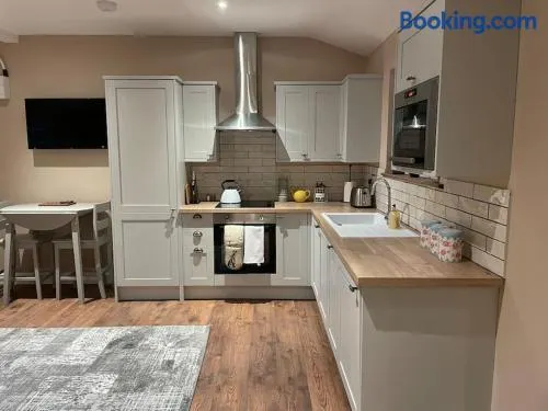 Tulip Cottage - Image 1