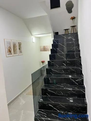 Casa de alto padrão perto da praia - Image 1