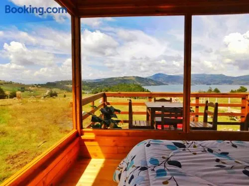 Cabaña con vista a la laguna de Tota - Image 1