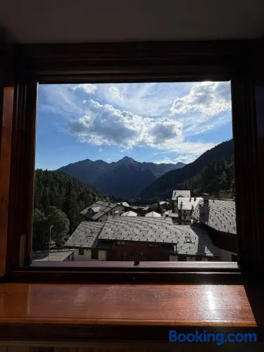 Comfortable home on the slopes, with a view and a ski room - Image 1