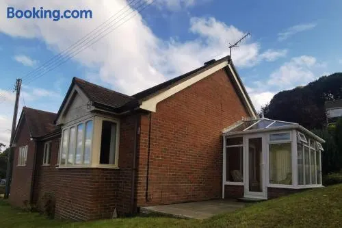 Twyngaer, a spacious 3 bedroom bungalow sleeps 5 - Image 1