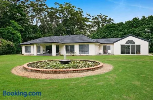 Hideaway with us, on Tamborine Mountain - Image 1