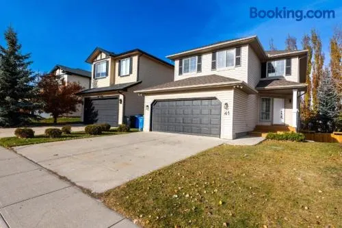 Valley Home 2 Bed 1 Bath Walkout Basement Apartment, 1hr to Banff, 40 Mins Canmore, 5 mins to WinSport & Olympic park - Image 1