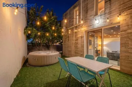 Chalet con Jacuzzi y Chimenea, FIBRA 600MBS - Image 1