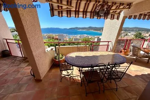 Appartement entièrement équipé avec terrasse et piscine | Vue mer | À côté de la plage | Avec animaux autorisés - Image 1