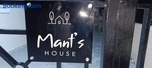 Mant's house - Image 1