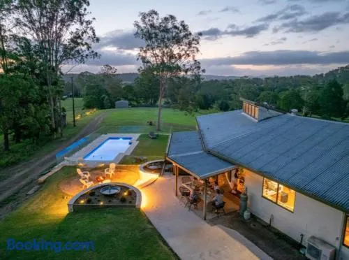 Luxury Escape Villa Noosa Hinterland - Image 1