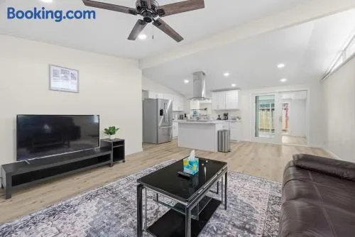 Spacious 4BR&3BA Getaway Fast Bay Area Commute - Image 1