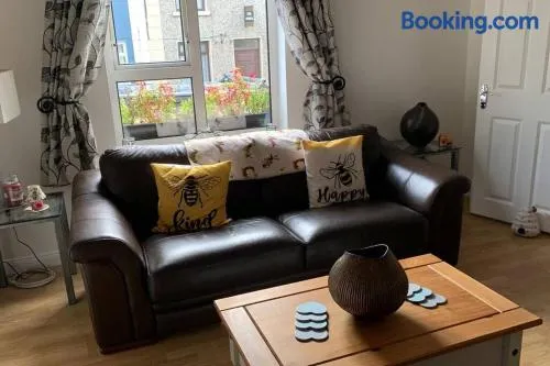 Bumblebee Cottage - Image 1