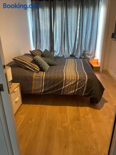Suite parentale avec salle de bains et toilettes privées - Image 1