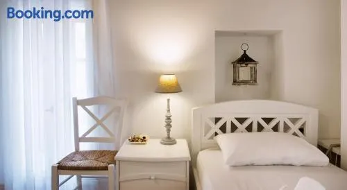 Ontas Traditional Hotel - Image 1