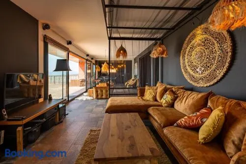 Villa LÂO, 220m2, insolite luxe, immersion asiatique, Vue exceptionnelle, Spa, Sauna, Piscine, lit géant suspendu, massages, etc - Image 1