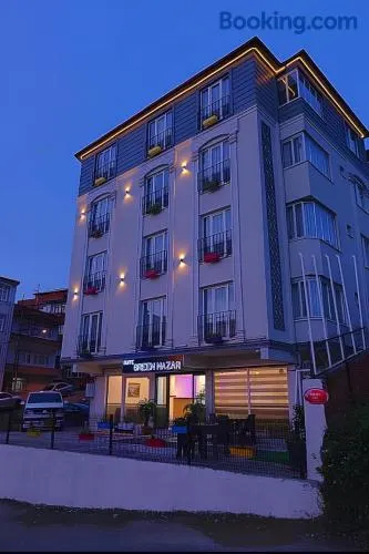 Green Nazar Hotel - Image 1