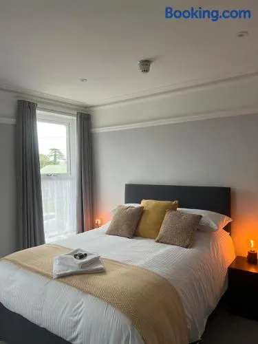 Brynhyfryd Guest House - Image 1
