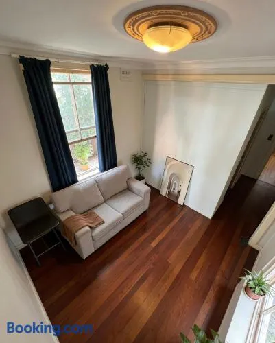 Burwood quiet share stay - Image 1