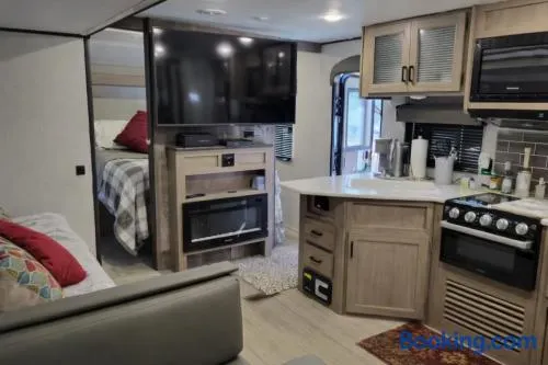 Glamping in the smoky mountains - Image 1