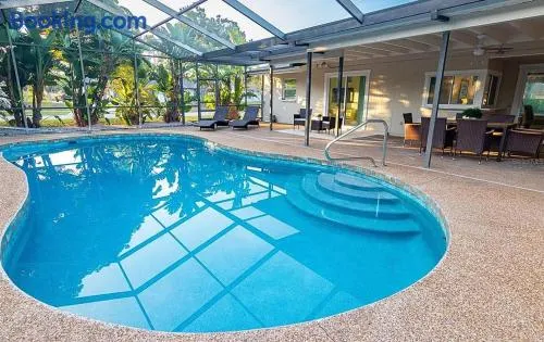 The Aviator - 7 Mins From SRQ - Pool - Giga Wifi - Image 1