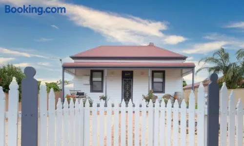 Charming 3 bedroom wine country cottage - Image 1