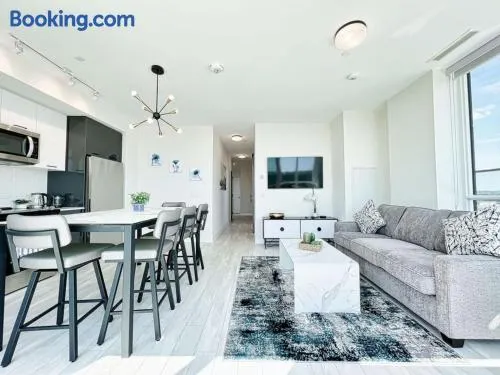 The Panorama Penthouse - 180 Views and Free Parking by Instant Suites - Image 1