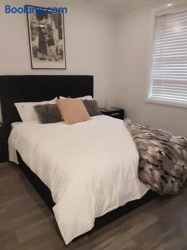 Edwin Place Apartment - Image 1