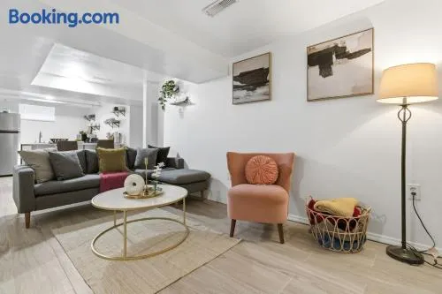 Spacious & Comfortable Stay Near EWR APT NYC Mall - Image 1