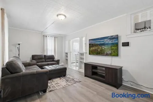 Home In Highland Park - Image 1
