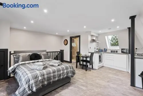 Free Parking | Sleeps 4 | 1 Bedroom | Great Area - Image 1