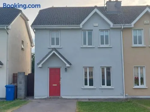 3 bed semi-detached house in a quite estate - Image 1