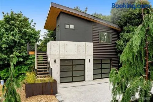 Beautiful studio in the heart of West Seattle - Image 1