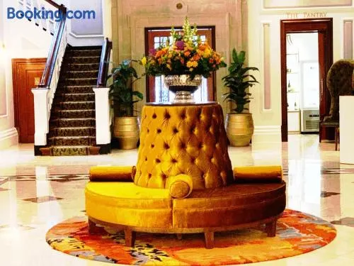 Taj Cape Town - fabulous 2 bedroom near top floor with stunning Table Mtn views - Image 1