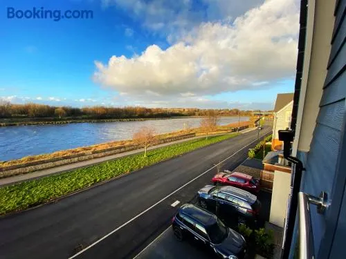 Large En-Suite with Stunning River Views in Lancaster - Image 1