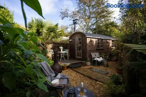 Pedney - Fireplace - 1 Pet Allowed - Free WiFi & Parking - Image 1