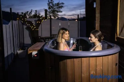 Cabaña con jacuzzi privado - Image 1