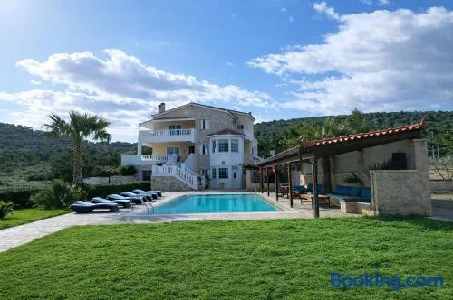 Bella Villa with Private Pool & Sea View Ideal for Groups - Image 1